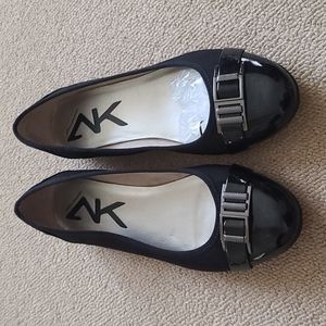 Patent leather Anne Klein flats